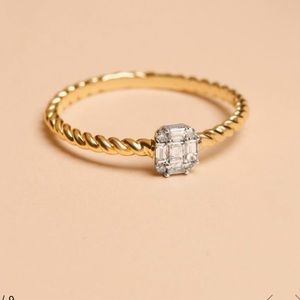 Stone and strand shield of strength ring